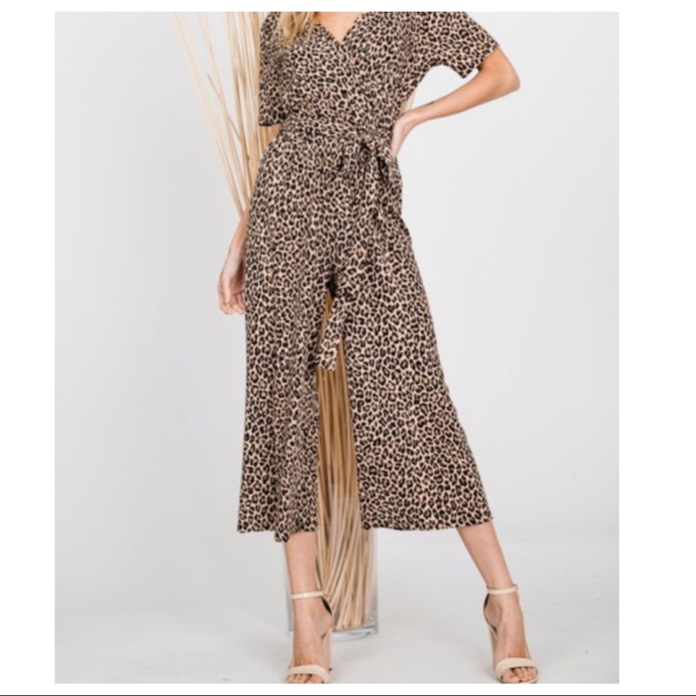 ✨LAST ONE✨Leopard print ankle length jumpsuit - Picture 6 of 8